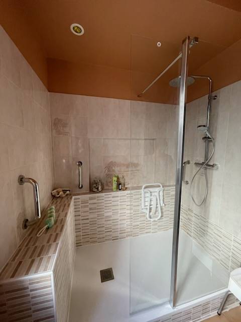 Remplacement d'une baignoire par la pose d'une douche 160x90 proche Etretat 76